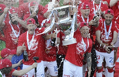 30th round: Slavia celebrate the title. Boleslav will play the European League